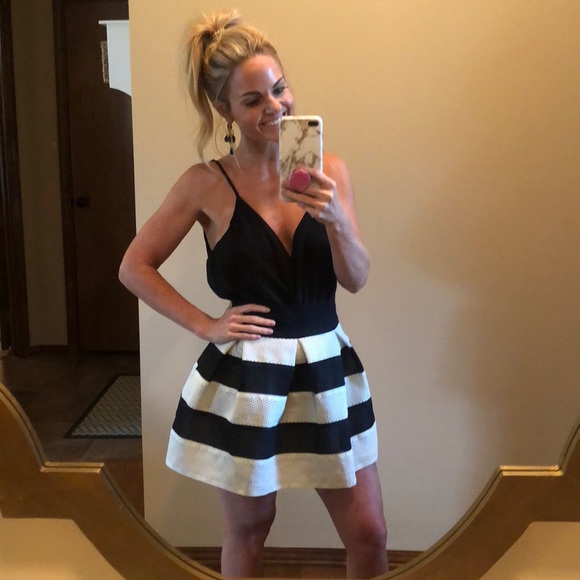 Black and white skater skirt - Picture 2 of 6